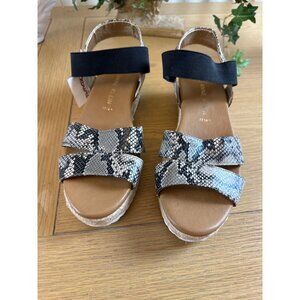 Anne Klein Size 9.5 Espadrille Wedge Sandals Snake Print Elastic Straps